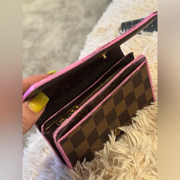 Hand painted LV wallets. 2 separate - Picture 11 of 16